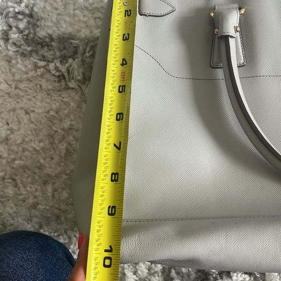 Ferragamo leather bag. - Picture 7 of 8